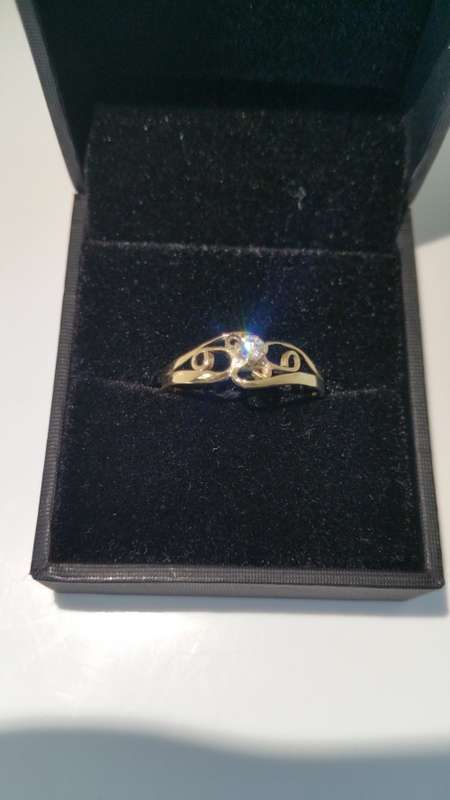 9ct Gold Diamond Solitaire Celtic Engagement Ring - Pre-owned