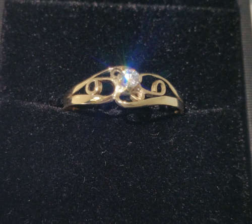9ct Gold Diamond Solitaire Celtic Engagement Ring - Pre-owned