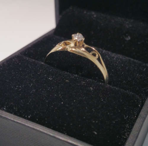 9ct Gold Diamond Solitaire Celtic Engagement Ring - Pre-owned
