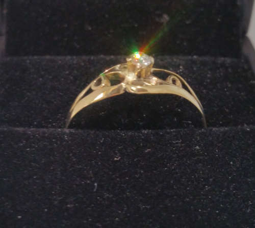 9ct Gold Diamond Solitaire Celtic Engagement Ring - Pre-owned
