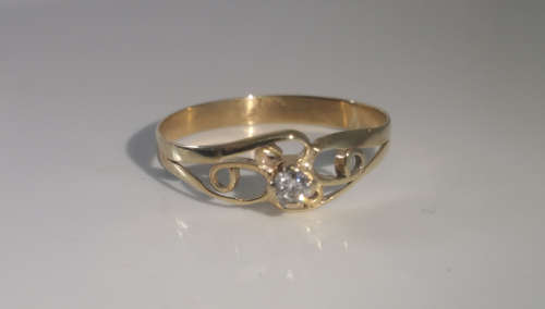 9ct Gold Diamond Solitaire Celtic Engagement Ring - Pre-owned