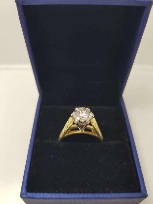 18ct Solid Gold Diamond Engagement ring - PRE-OWNED
