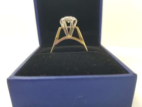 18ct Solid Gold Diamond Engagement ring - PRE-OWNED
