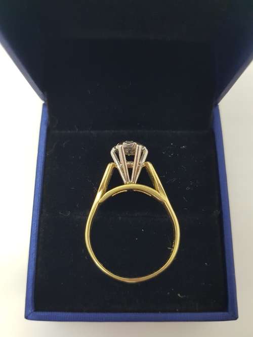 18ct Solid Gold Diamond Engagement ring - PRE-OWNED