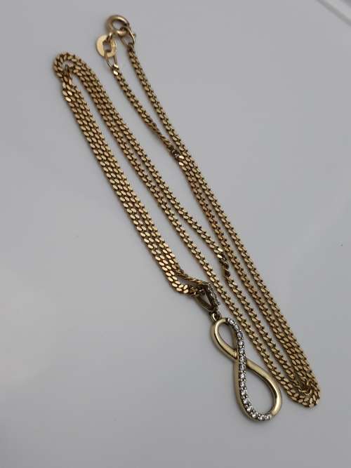 9ct SOLID Gold Ladies chain and CZ Pendant - PRE-OWNED