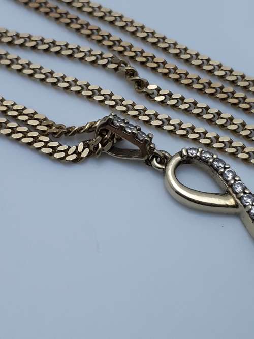 9ct SOLID Gold Ladies chain and CZ Pendant - PRE-OWNED