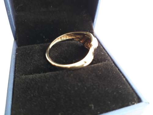 9ct Gold Ladies solitaire Diamond ring - PRE-OWNED
