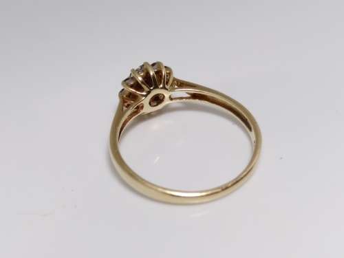 9ct Gold Diamond engagement ring - PRE=OWNED