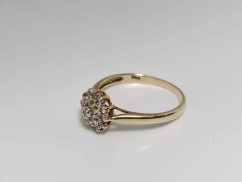 9ct Gold Diamond engagement ring - PRE=OWNED