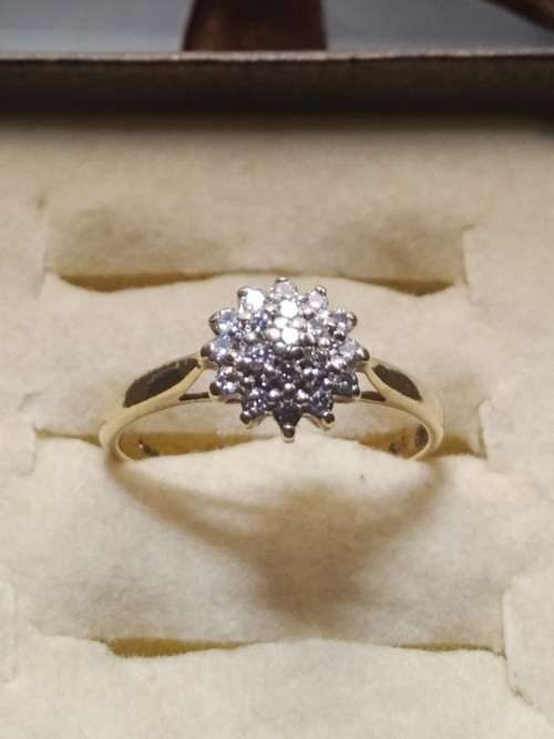 9ct Gold Diamond engagement ring - PRE=OWNED