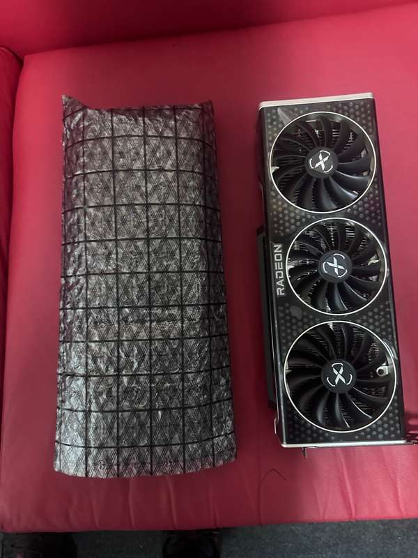 XFX Radeon RX 6800 Speedster MERC 319 Core RX 6800XT 16GB GDDR6 256-bit PCI-E 4.0 BUILT 4 D GAMER
