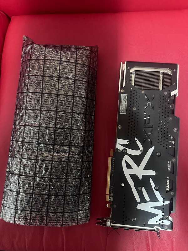 XFX Radeon RX 6800 Speedster MERC 319 Core RX 6800XT 16GB GDDR6 256-bit PCI-E 4.0 BUILT 4 D GAMER
