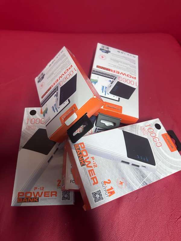 Pusida 10000mAh power bank with input DC 5V/2.1A ,with 3 USB output 37Wh (Aviation Standard)