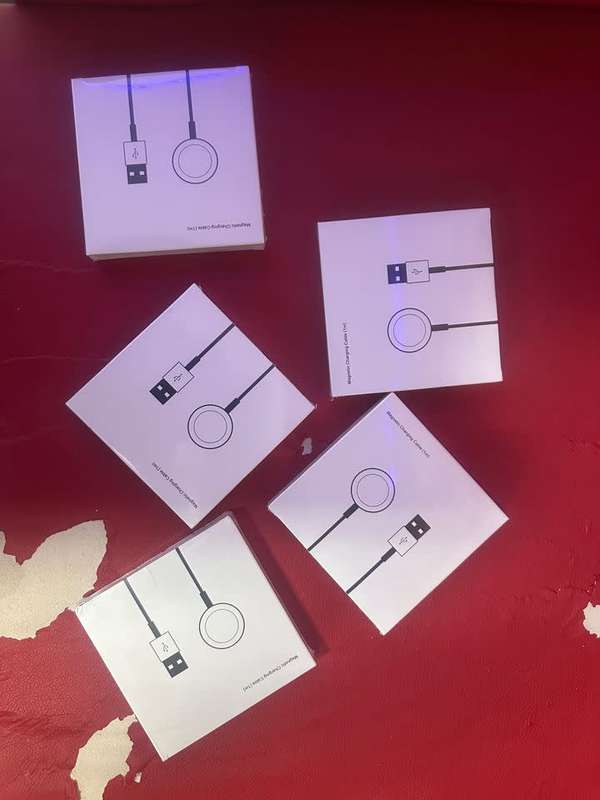 Magnetic Wireless Apple / Android QI Enabled Phone & Headset Charger (Wireless Charger)