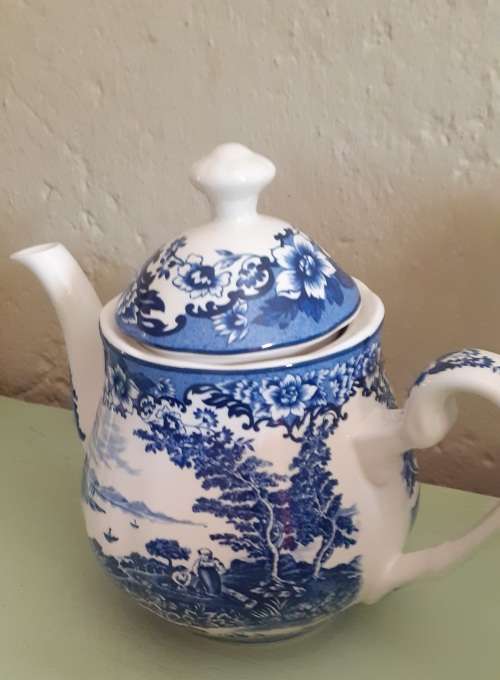 VTG - William James - Pastoral Symphony Teapot