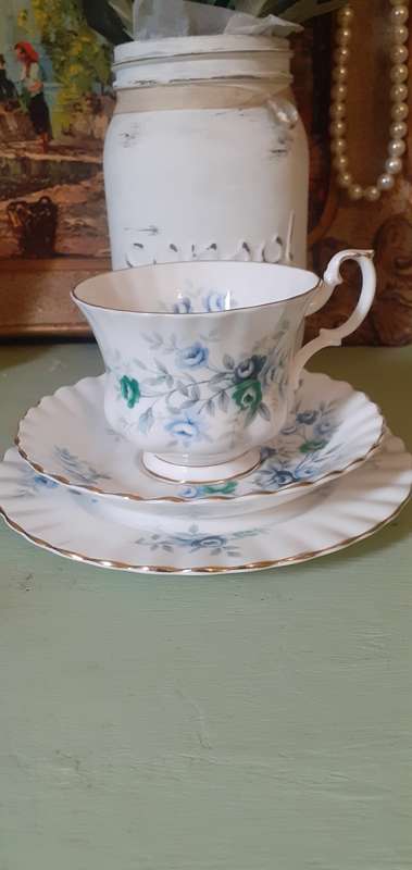 ROYAL ALBERT INSPIRATION TRIO
