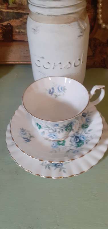 ROYAL ALBERT INSPIRATION TRIO