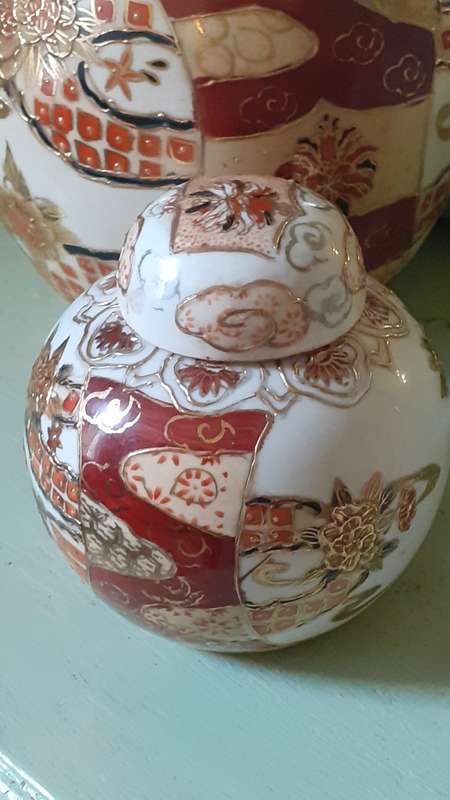 Set of 2 Imari Ginger Jars in Gold Brown and Cream
