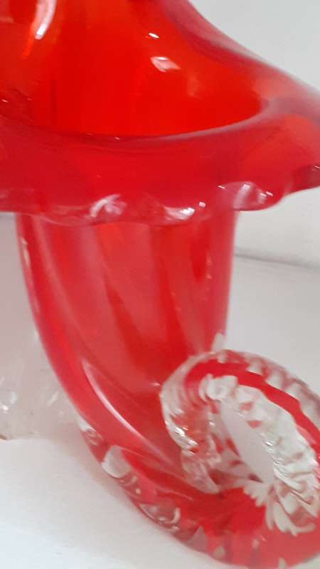 Beautifull 23cm H, Italian Shell Shaped Vase Red shades