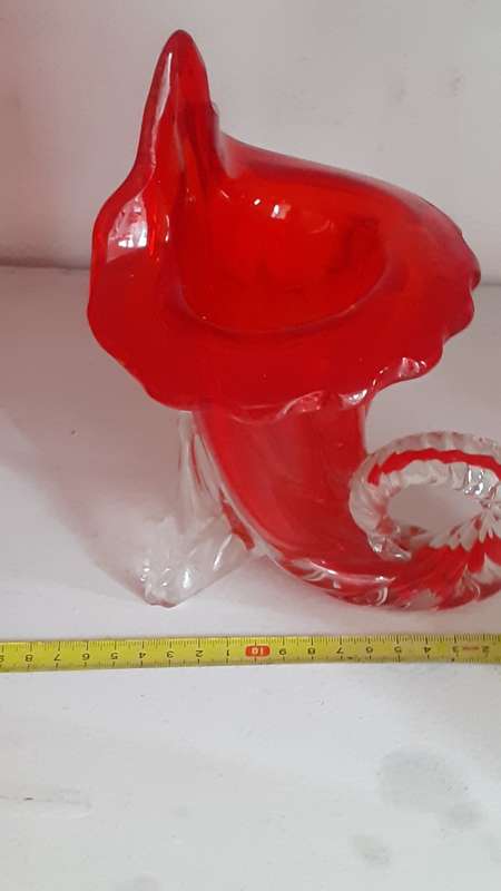 Beautifull 23cm H, Italian Shell Shaped Vase Red shades