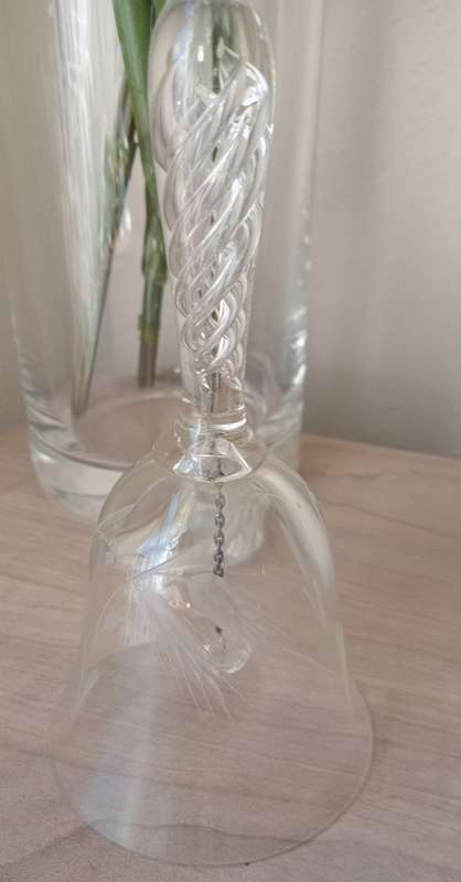 Beautiful Crystal Dinner Bell with Grain Detail