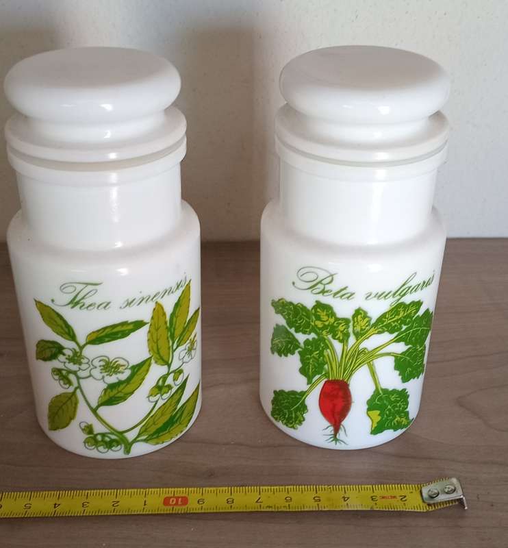 **R1 !!! START**Beautiful Made in Italy, Milk glass Tea and Sugar Glass canisters