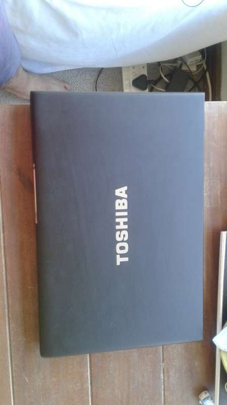 Toshiba Tecra R950-15.6"-Core i7 @ 3.0-3.7GHZ 8gb Ram 500 GB HDD-AMD Dedicated(Total graphics 2.4gb)