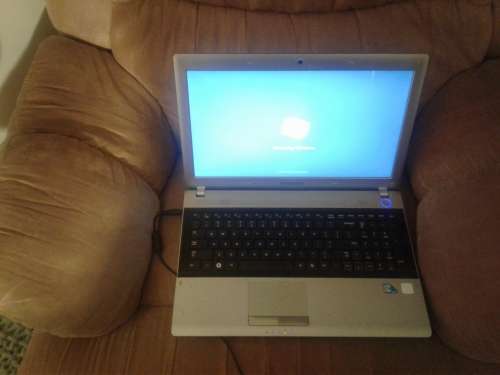 SamsungRV511-15.6 laptop Intel Core i5-480M@2.70GHz 4GB RAM, 618GB 1.7GB Graphics+Speakers Very Loud
