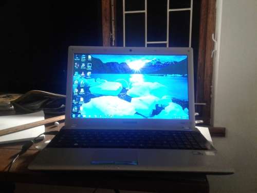 SamsungRV511-15.6 laptop Intel Core i5-480M@2.70GHz 4GB RAM, 618GB 1.7GB Graphics+Speakers Very Loud