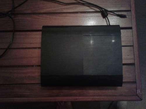Playstation 3 500gb slim  2 wireless  controllers , 12 games pack and hdmi cable