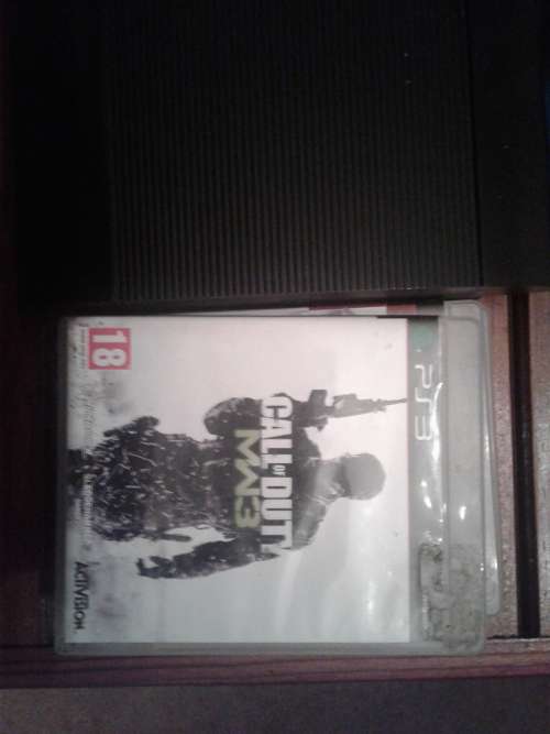 Playstation 3 500gb slim  2 wireless  controllers , 12 games pack and hdmi cable