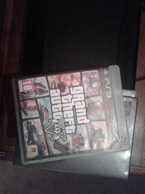 Playstation 3 500gb slim  2 wireless  controllers , 12 games pack and hdmi cable