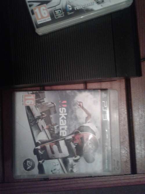 Playstation 3 500gb slim  2 wireless  controllers , 12 games pack and hdmi cable