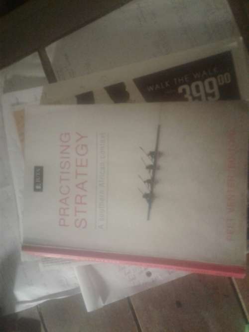 PRACTICING STRATEGY. A southern african context Peet Venter for unisa mng3701 mng3702