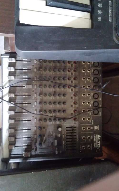 ALTO LIVE 1202 PROFESSIONAL LIVE 12-CHANNEL/2-BUS MIXER