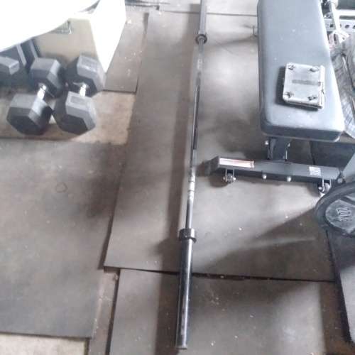 Powercore 6.0 Olympic Barbell 20kg (black) comes with 2 Collars (Silver) Only R30 Shipping