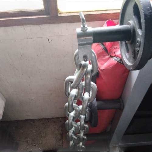 HeavyDuty 30kg chain 2M long ,comes with barbell attachment to hang off Barbell R30 shipping