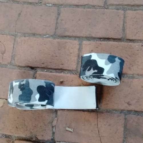 Knee wraps  for heavy squating (grey camoflouge) only R30 shipping