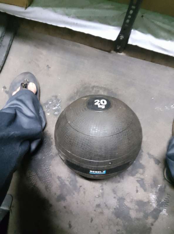 Rebel Slam Ball 20kg. Good for functional exercise, R30 shipping