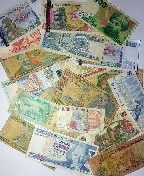 BARGAIN DEAL! ! !A PILE OF NOTES FROM AROUND THE WORLD.60's to 90's CRAZY R1 START!!!