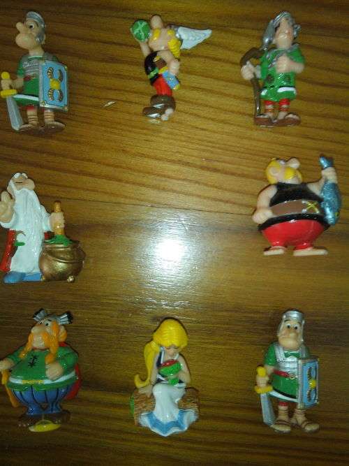 Nice set of Asterix and Obelix Figurines (Set of 8, 03-04cm)