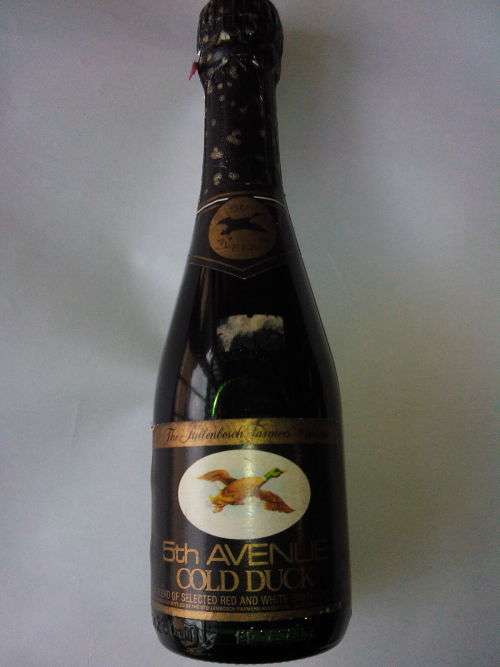 Vintage 5th avenue cold duck sparkling wine AS PER PIC - AS A COLLECTORS ITEM ONLY