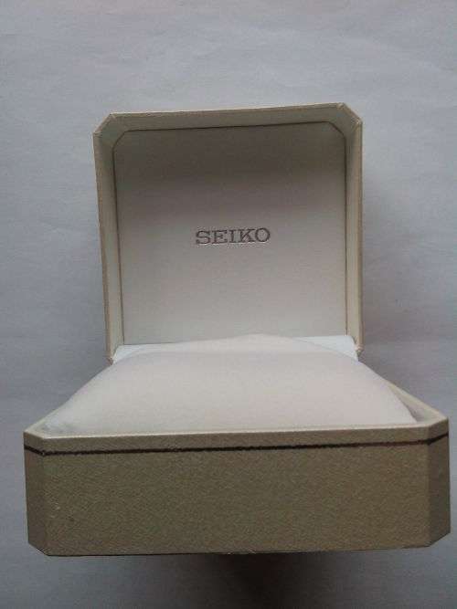 SEIKO DISPLAY WATCH BOX - HAVE A LOOK