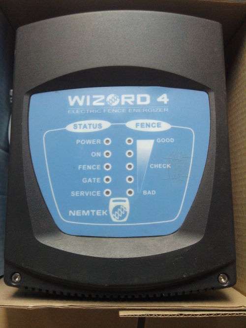 Wizard 4 Electric Fence Energizer (NOT WORKING MAY BE USED FOR PARTS)