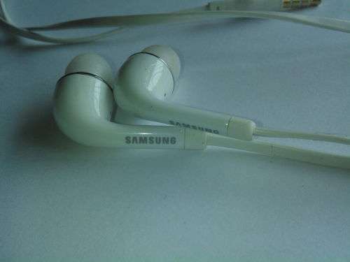 Wired Samsung Earphones With Mic (White, Tested & Working)
