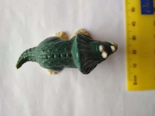 Jurassic Park Ellie Sattler`s Baby Dinosaur + Free Jurassic Park Cards