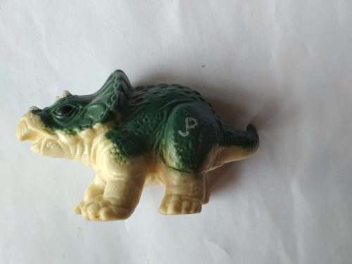 Jurassic Park Ellie Sattler`s Baby Dinosaur + Free Jurassic Park Cards