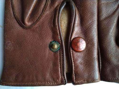 A Pair of Lady Brown Leather Gloves (English make)