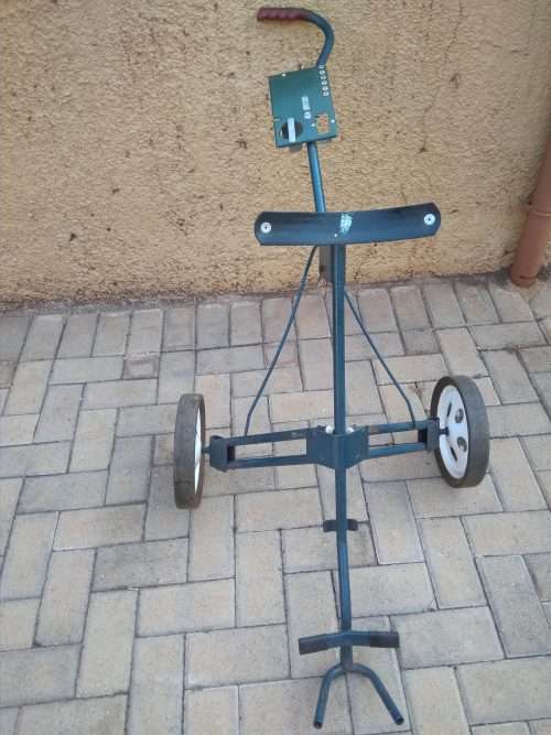 Vintage Golf Pull Cart/ carrier (in working condition)