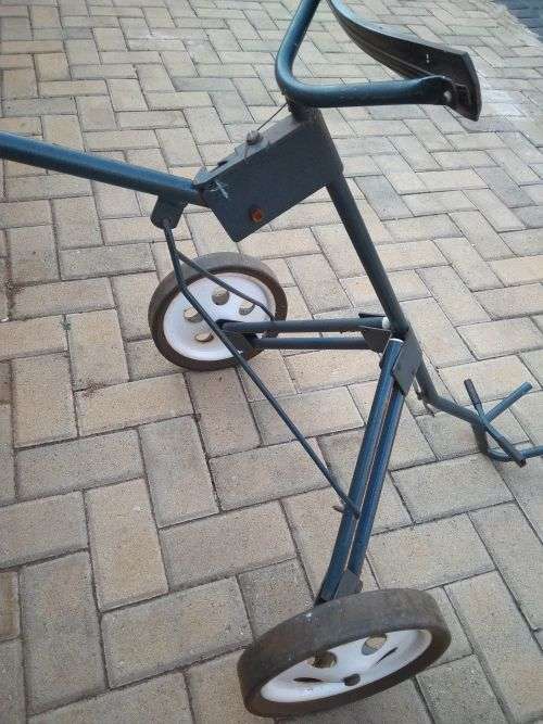 Vintage Golf Pull Cart/ carrier (in working condition)